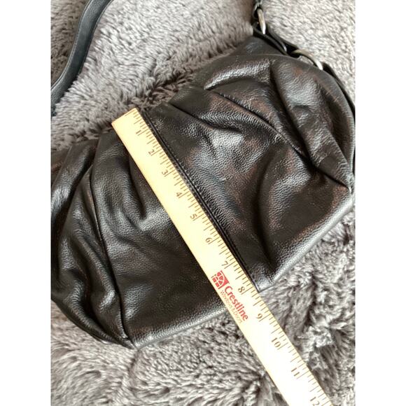 Simply Vera Vera Wang Faux Leather Pleated Shoulder Handbag Hobo Bag Black - Picture 8 of 8